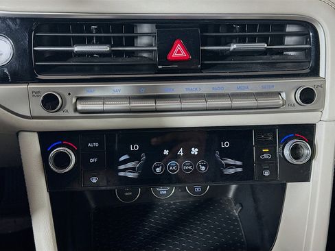 Used 2025 Genesis G70 2.5T RWD image 24