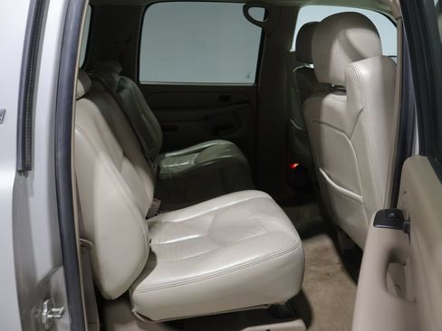 Used 2006 Chevrolet Suburban Z71 w/ Z71 Preferred Equipment Group AWD/4WD image 20