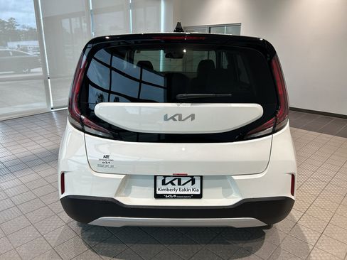Used 2025 Kia Soul LX w/ LX Technology Package image 4