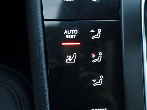 Certified 2025 Porsche Macan GTS AWD/4WD image 27