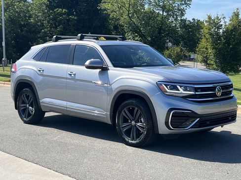 Used 2022 Volkswagen Atlas Cross Sport SEL R-Line AWD/4WD image 1