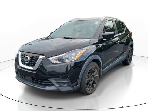 Used 2020 Nissan Kicks SV FWD image 3