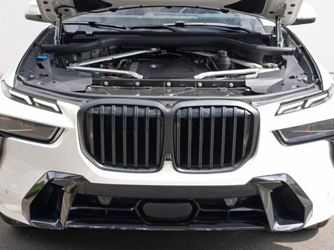 Used 2023 BMW X7 xDrive40i w/ Executive Package AWD/4WD image 8
