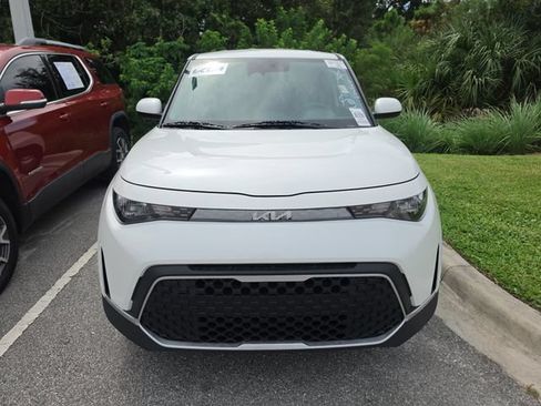 Certified 2025 Kia Soul LX w/ LX Technology Package FWD image 2