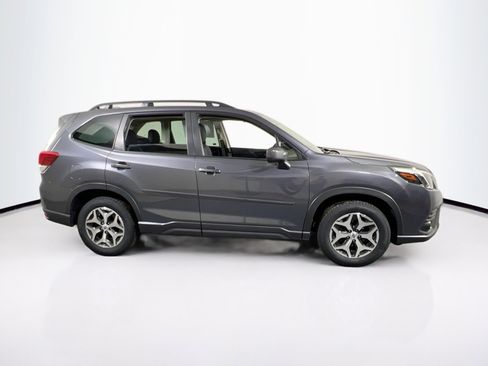 Used 2022 Subaru Forester Premium image 4