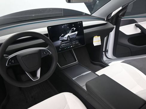 Used 2026 Tesla Model Y 2WD image 12