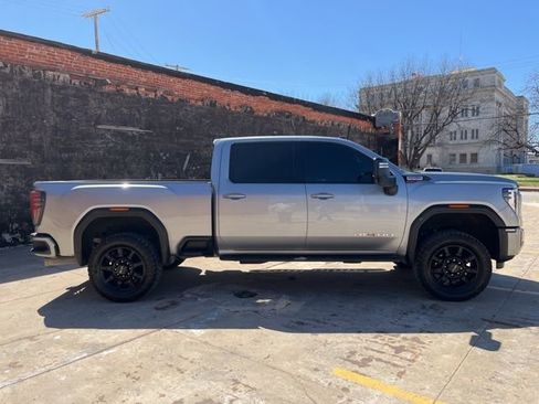 Used 2025 GMC Sierra 2500 AT4 w/ AT4 Premium Plus Package AWD/4WD image 8