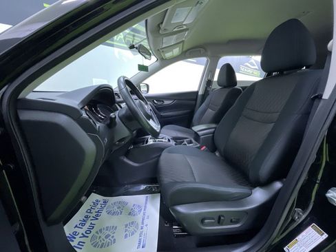 Used 2018 Nissan Rogue SV image 17