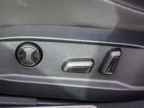 Used 2019 Volkswagen Golf R 4-Door image 13