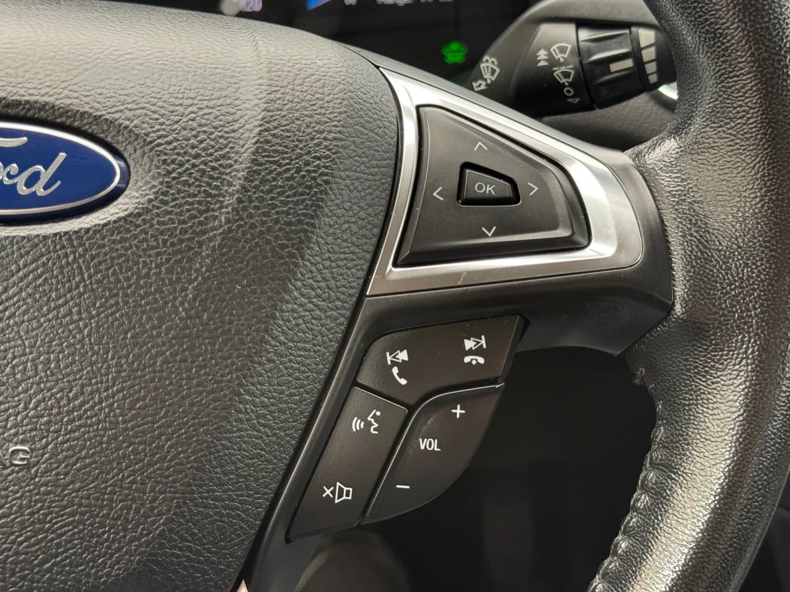 Used 2017 Ford Fusion SE w/ Equipment Group 601A FWD image 27