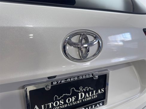 Used 2024 Toyota Highlander FWD image 21