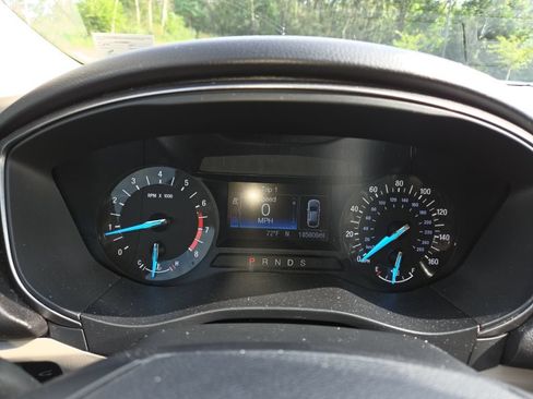Used 2017 Ford Fusion SE FWD image 9