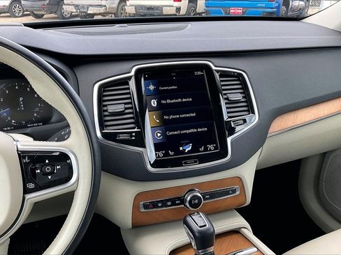 Used 2022 Volvo XC90 T6 Momentum w/ Advanced Package image 9