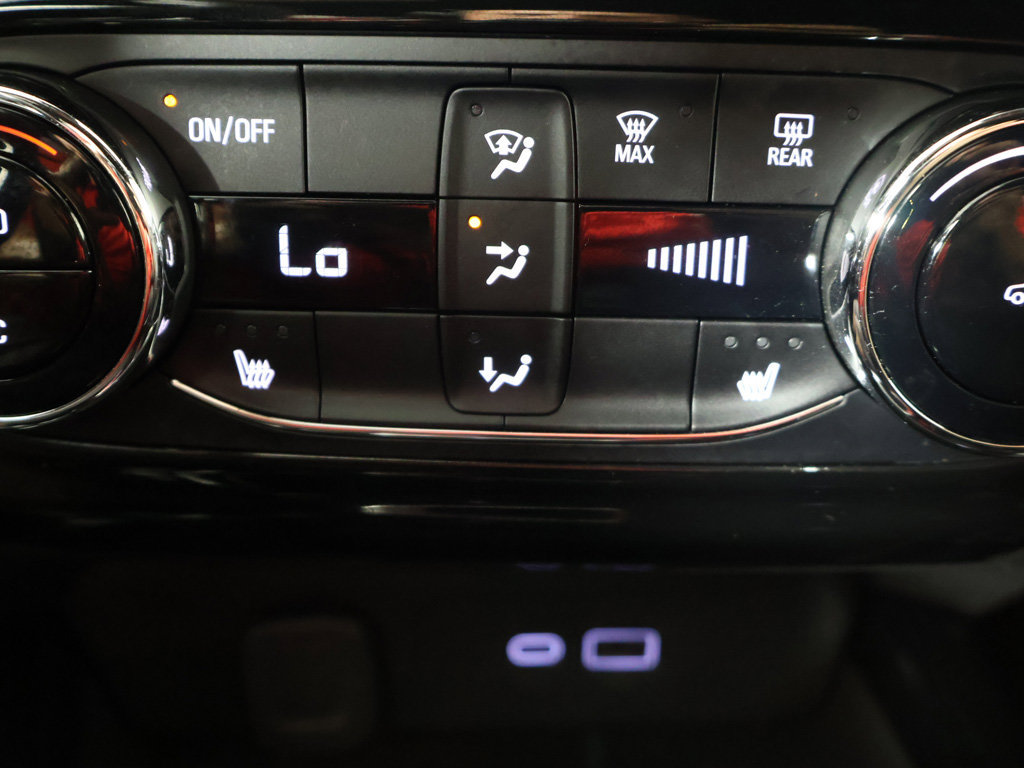 Used 2025 Chevrolet Trax RS FWD image 42