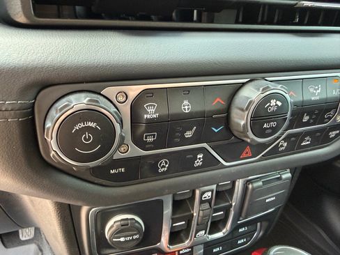 Used 2024 Jeep Gladiator Mojave w/ Safety Group AWD/4WD image 11