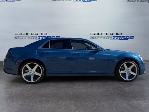 Used 2021 Chrysler 300 Touring w/ Driver Convenience Group image 4