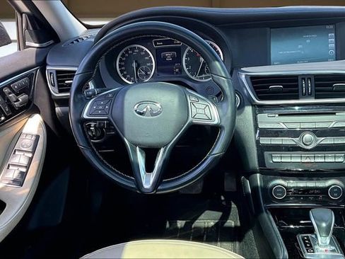 Used 2018 INFINITI QX30 Premium w/ Navigation Package image 5