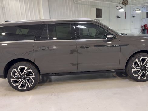 New 2026 Lincoln Navigator L Black Label AWD/4WD image 2