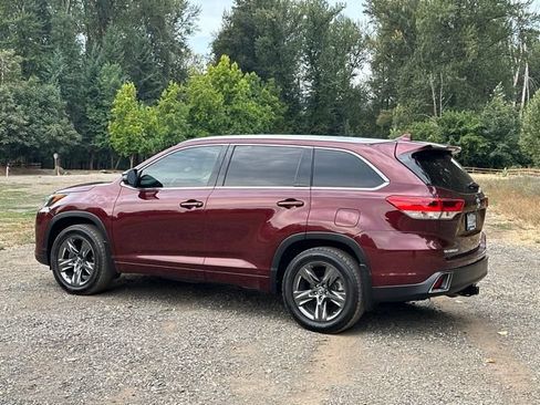 Used 2017 Toyota Highlander Limited Platinum AWD/4WD image 7