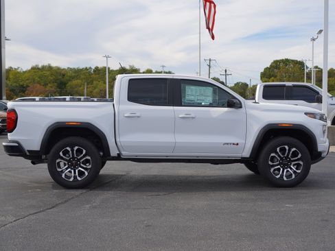 New 2025 GMC Canyon AT4 w/ Nightfall Edition image 8