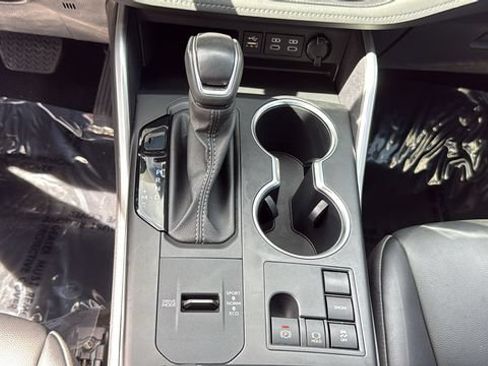 Used 2023 Toyota Highlander XLE FWD image 25