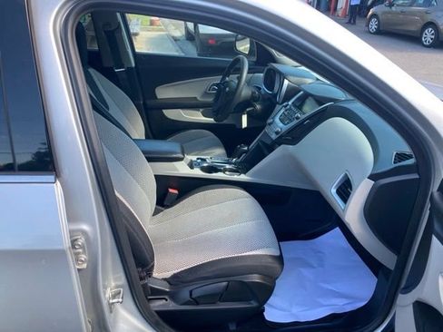 Used 2017 Chevrolet Equinox LS FWD image 34