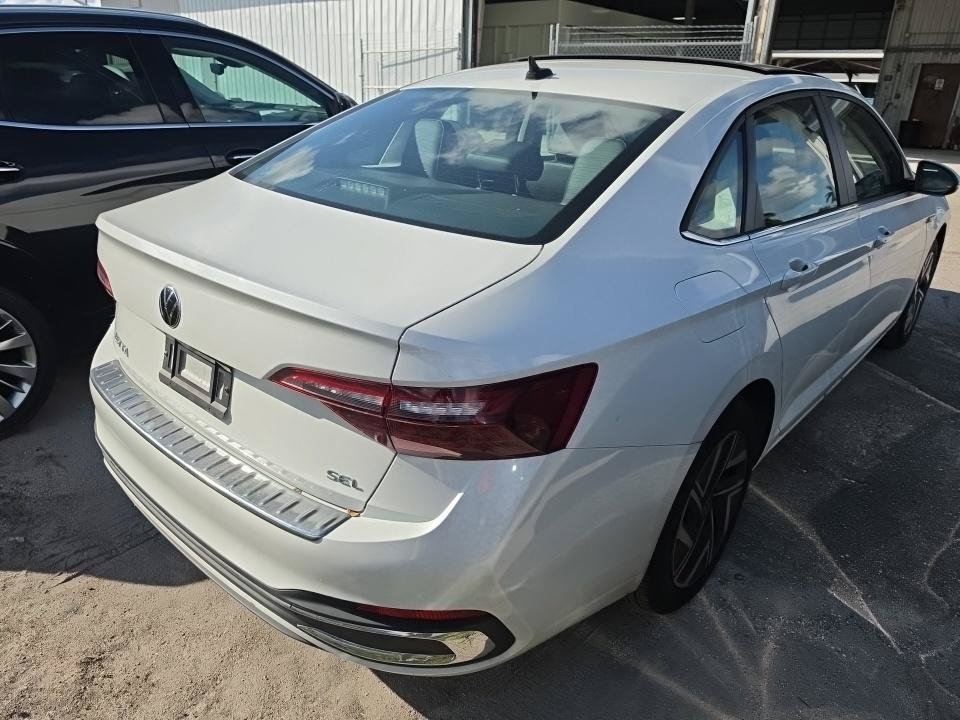 Used 2023 Volkswagen Jetta SEL FWD image 16