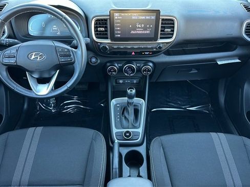 Used 2024 Hyundai Venue SEL image 15