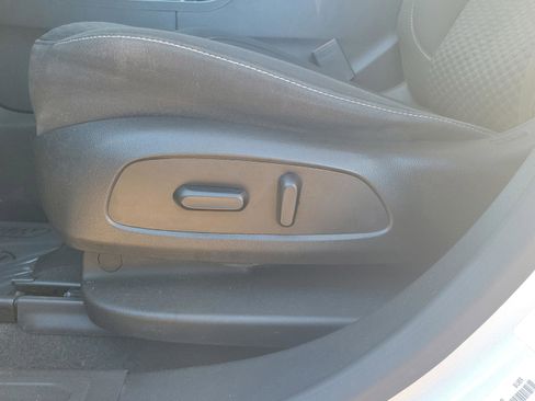 Used 2018 GMC Acadia SLE image 15