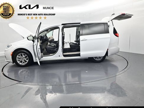 Used 2024 Chrysler Pacifica Touring-L FWD image 56