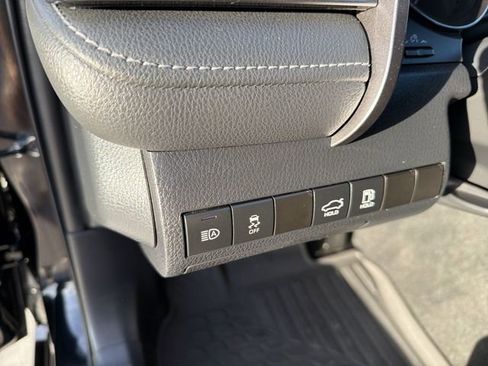 Used 2022 Toyota Camry SE w/ Audio Upgrade Package image 11