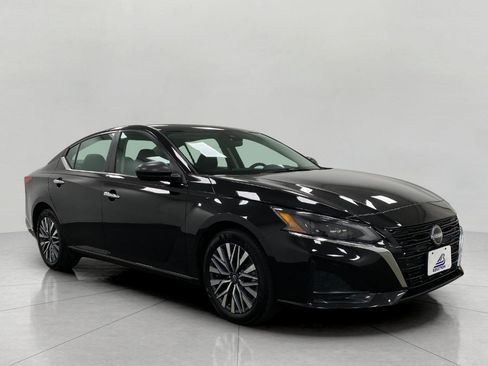 Certified 2025 Nissan Altima 2.5 SV FWD image 30