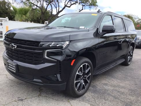 Used 2024 Chevrolet Suburban RST w/ Luxury Package image 3