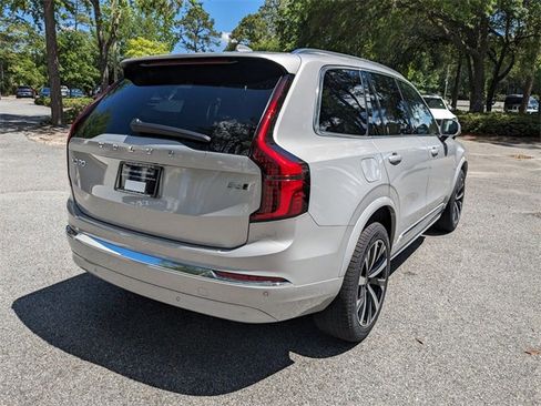 New 2025 Volvo XC90 B6 Core w/ Climate Package image 4