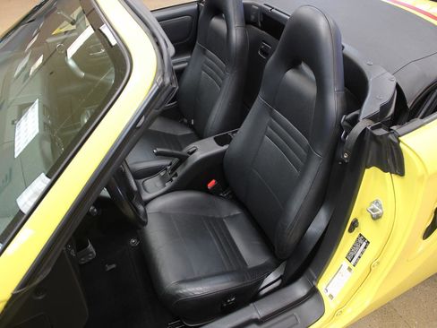 Used 2004 Toyota MR2 RWD image 25