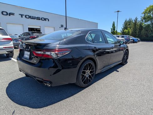 Used 2022 Toyota Camry SE FWD image 3