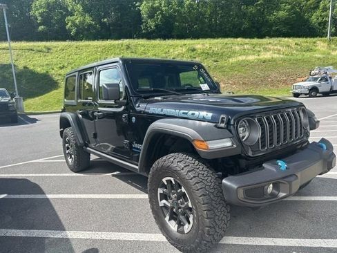 Used 2025 Jeep Wrangler Unlimited Rubicon 4xe w/ Convenience Group AWD/4WD image 8