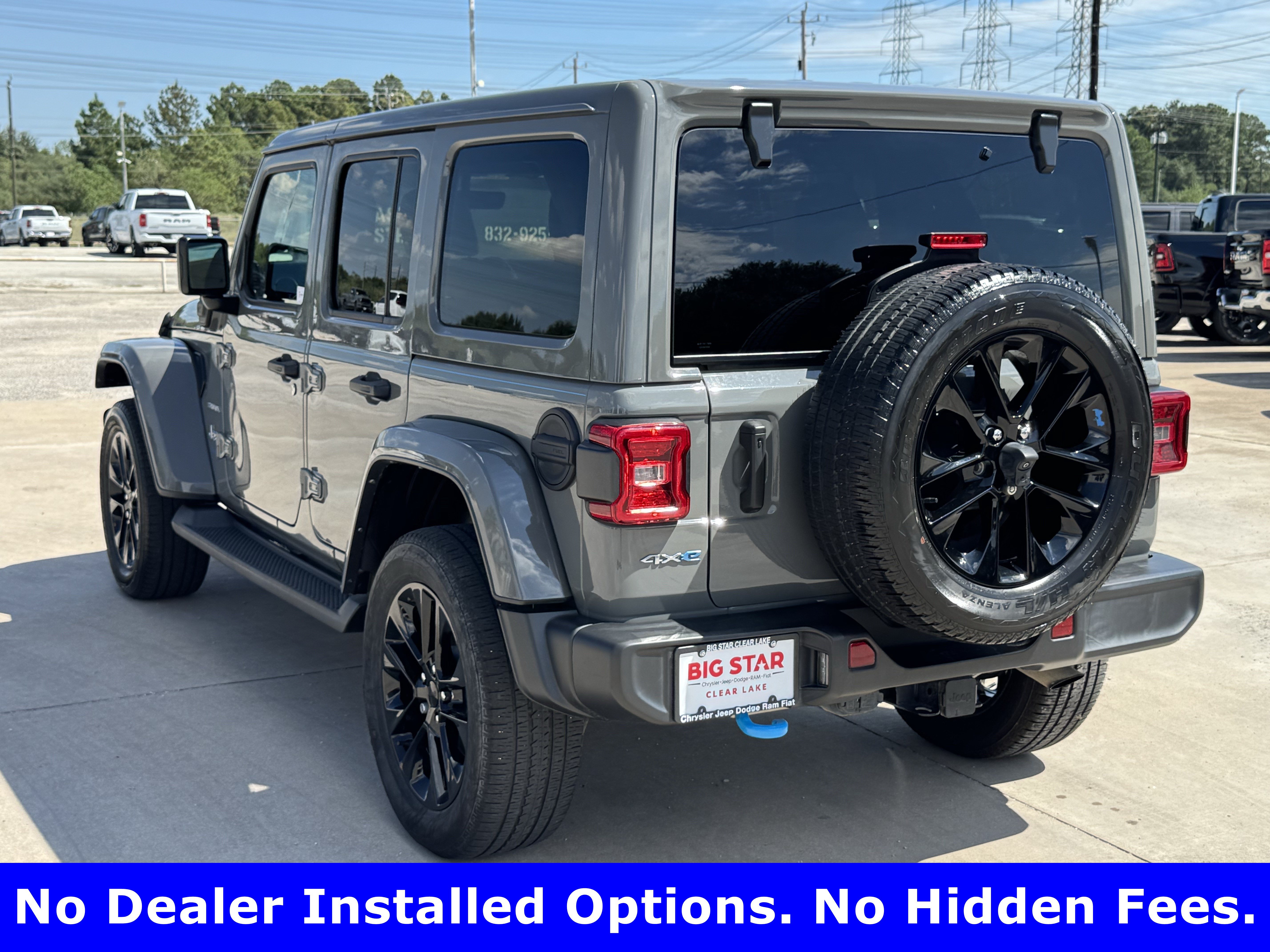 Used 2023 Jeep Wrangler Unlimited Sahara w/ Dual Top Group AWD/4WD image 5