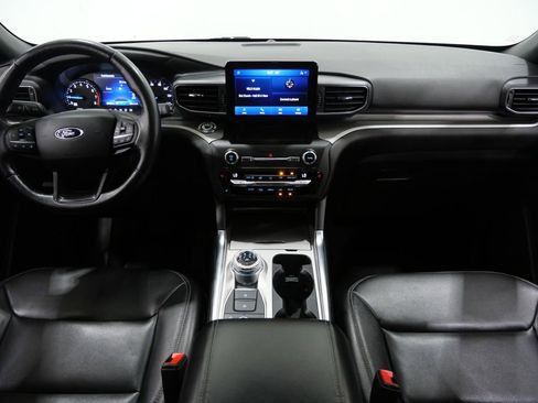 Used 2020 Ford Explorer XLT w/ Equipment Group 202A AWD/4WD image 11