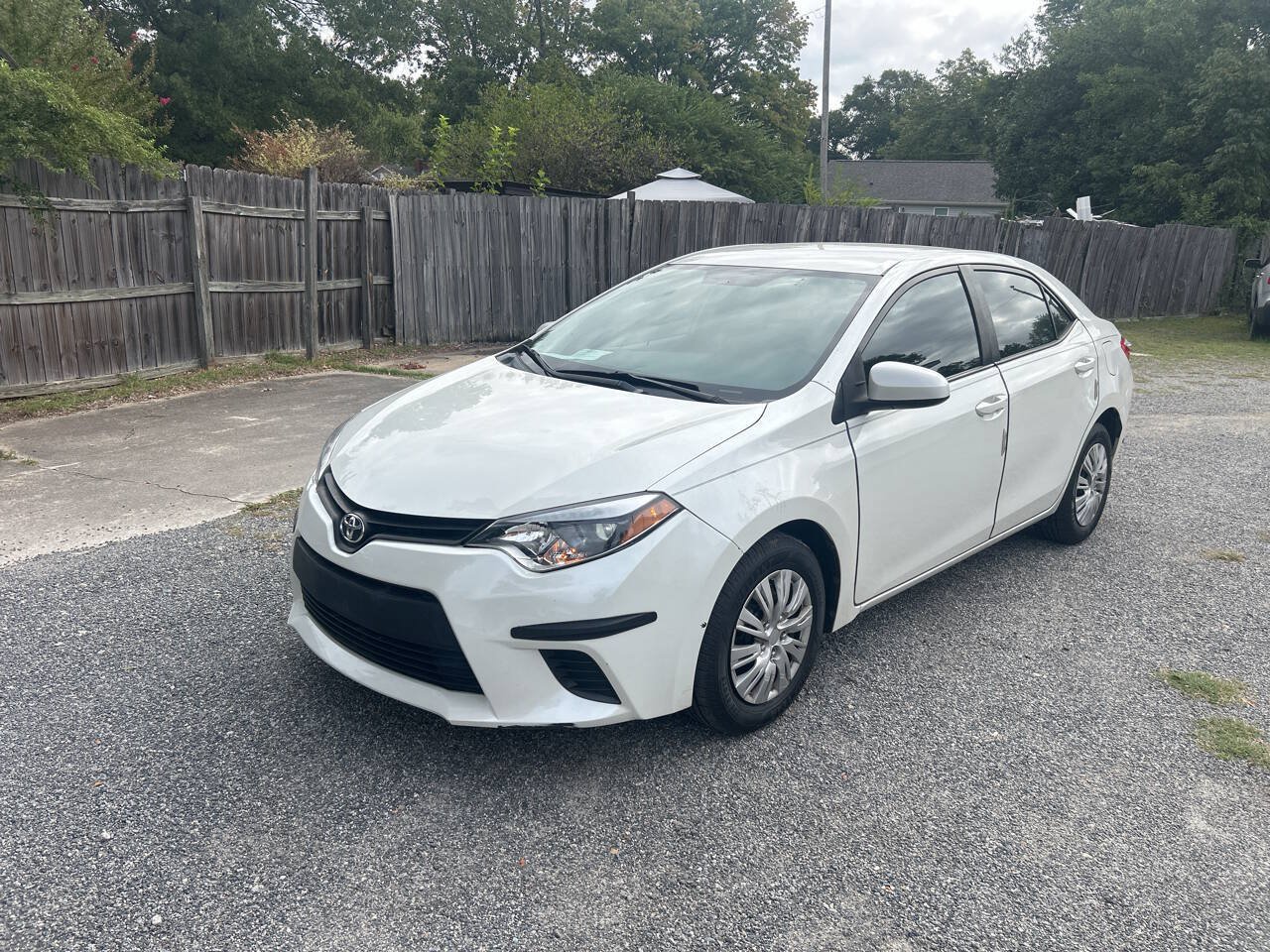 Used 2014 Toyota Corolla LE FWD image 2
