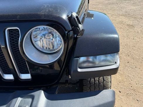 Used 2018 Jeep Wrangler Unlimited Sahara AWD/4WD image 10