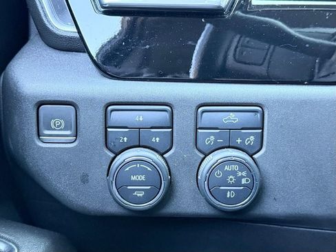 Used 2024 Chevrolet Silverado 2500 LT w/ Convenience Package image 21