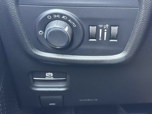 Used 2024 Jeep Grand Cherokee L Altitude AWD/4WD image 29