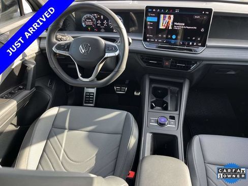 Used 2025 Volkswagen Tiguan SE R-Line AWD/4WD image 13