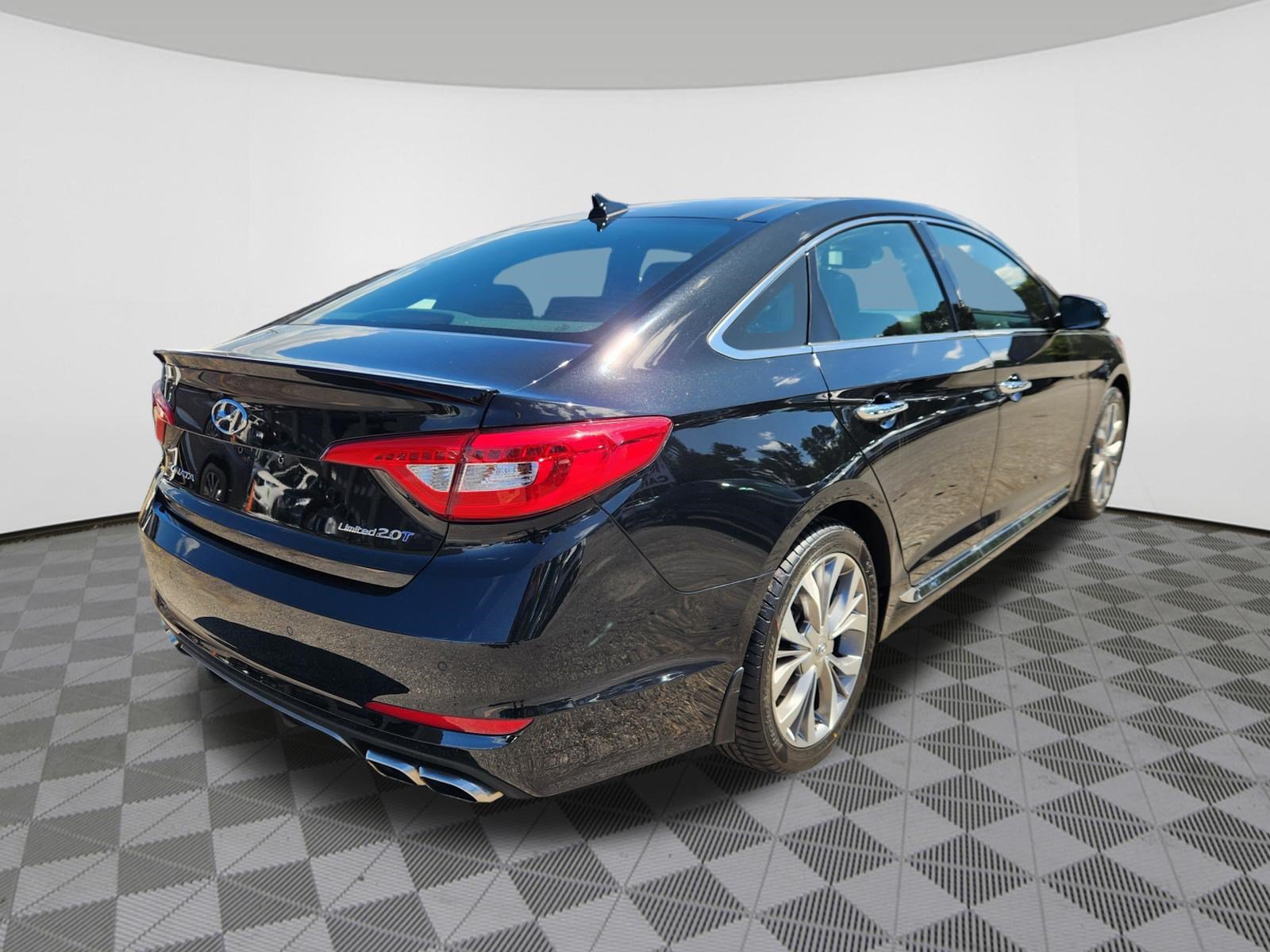 Used 2017 Hyundai Sonata Limited 2.0T FWD image 4