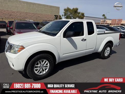 Used 2015 Nissan Frontier SV RWD image 2