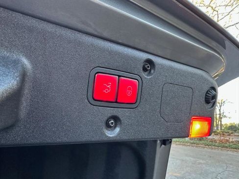 Used 2010 Mercedes-Benz CL 550 4MATIC w/ Sport Pkg image 16