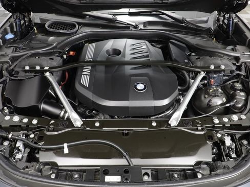 Certified 2025 BMW 740i xDrive w/ Premium Package AWD/4WD image 25