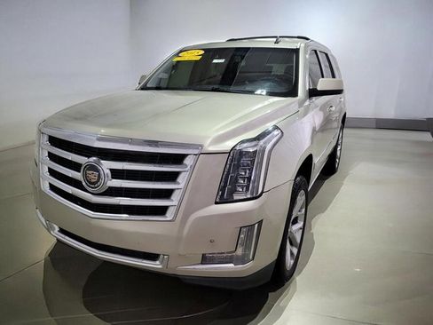 Used 2015 Cadillac Escalade Premium image 19