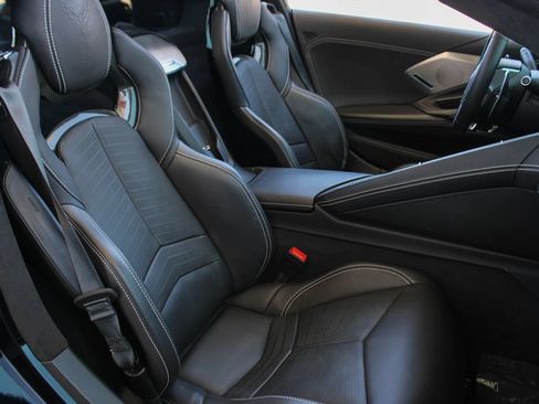 Used 2021 Chevrolet Corvette Stingray Premium Cpe w/ Z51 Performance Package RWD image 23